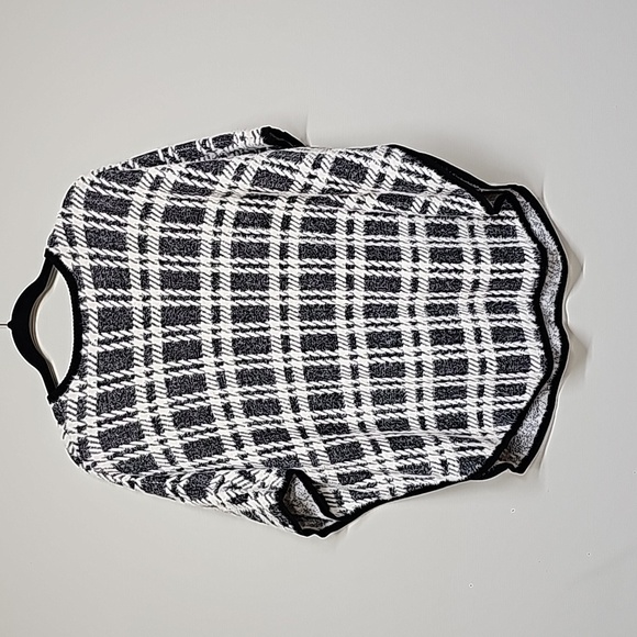 Chico's houndstooth plaid sweater poncho. Black and White, Size S/M - Picture 4 of 8